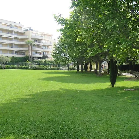 Elegant With Private Pool, Parking & 5min To Daire