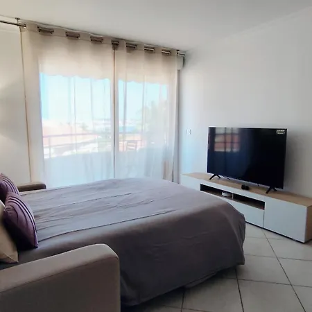 Elegant With Private Pool, Parking & 5min To *