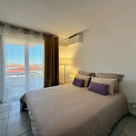 Elegant With Private Pool, Parking & 5min To