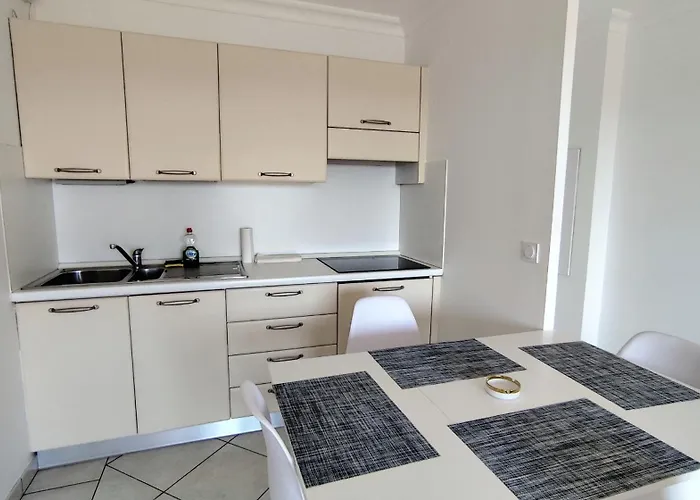 Elegant With Private Pool, Parking & 5min To Apartamento Antibes